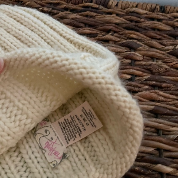 Free People • Rory Ribbed Slouchy Beanie - Picture 3 of 3